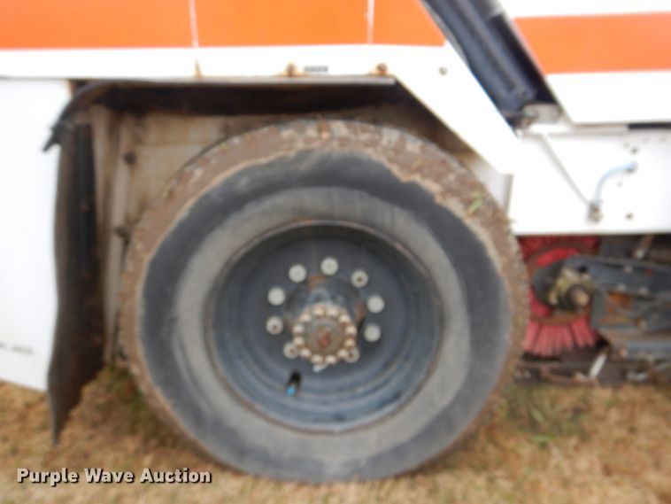 image for item FF9082 2007 Allianz 4000 street sweeper