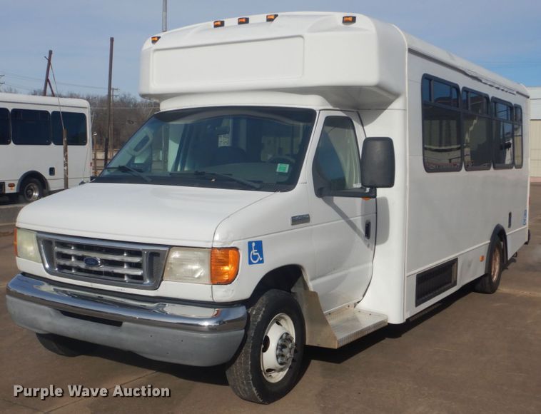 image for item FF9172 2006 Ford Econoline E450 shuttle bus