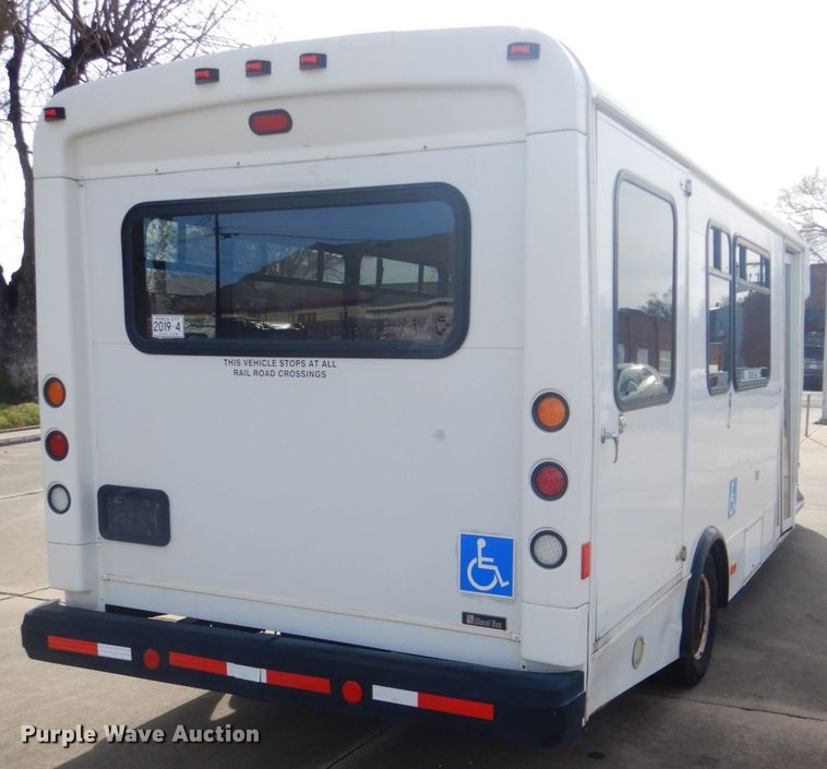 image for item FF9172 2006 Ford Econoline E450 shuttle bus