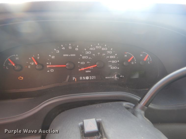 image for item FF9172 2006 Ford Econoline E450 shuttle bus