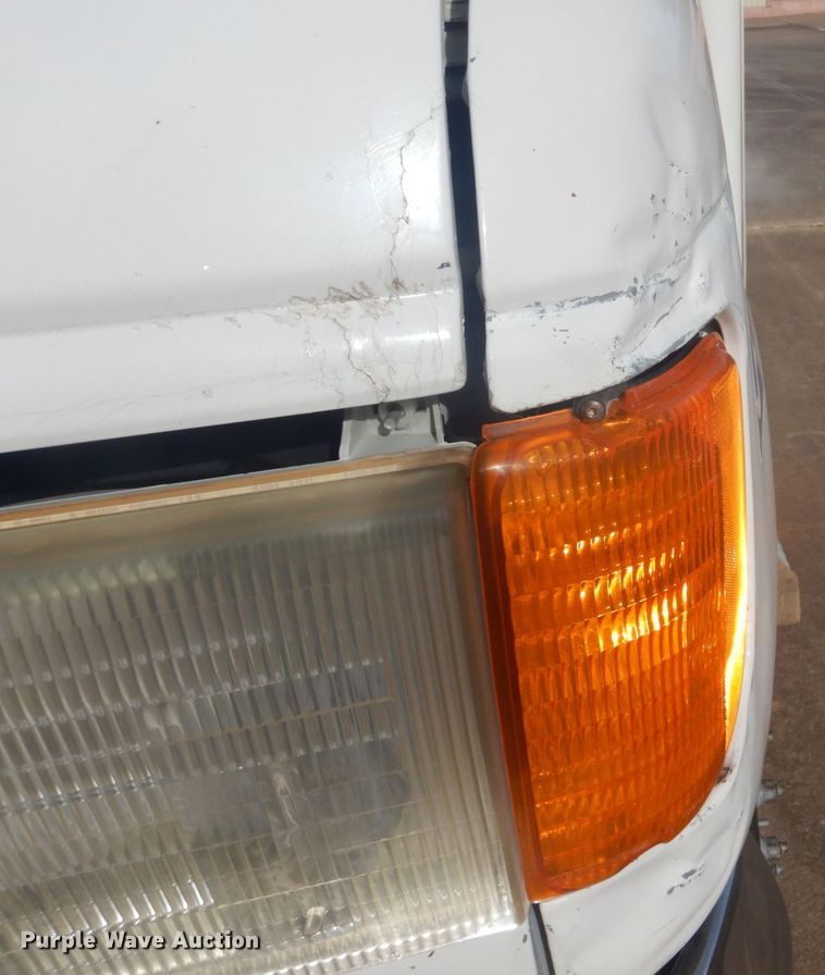 image for item FF9172 2006 Ford Econoline E450 shuttle bus