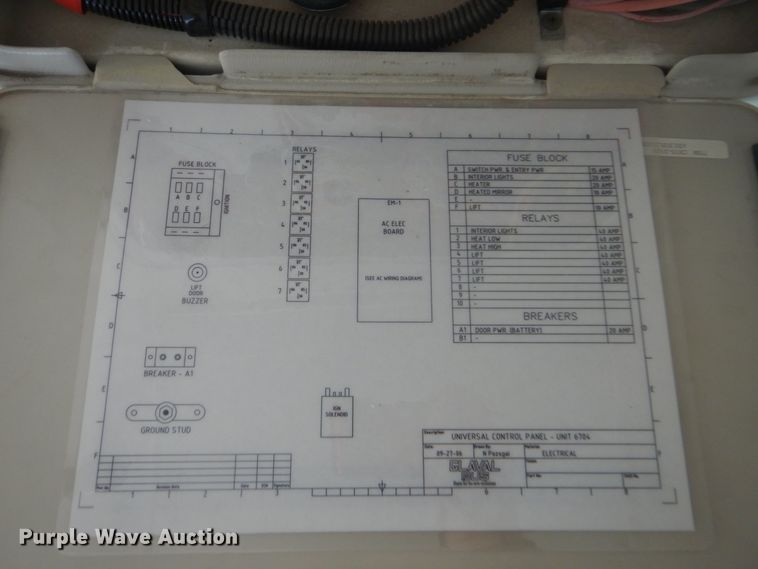 image for item FF9172 2006 Ford Econoline E450 shuttle bus