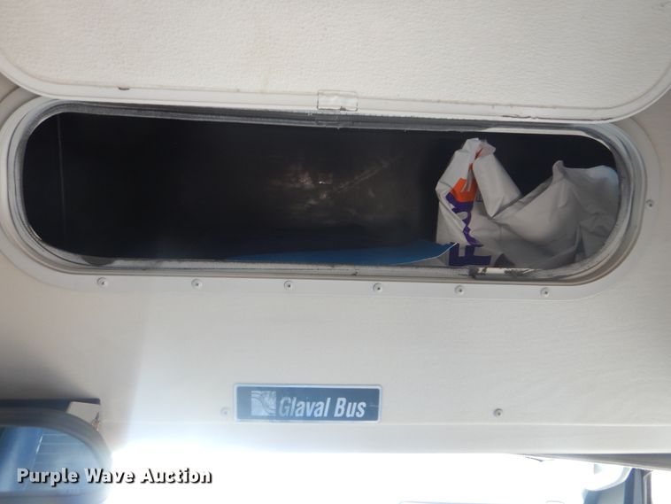 image for item FF9172 2006 Ford Econoline E450 shuttle bus