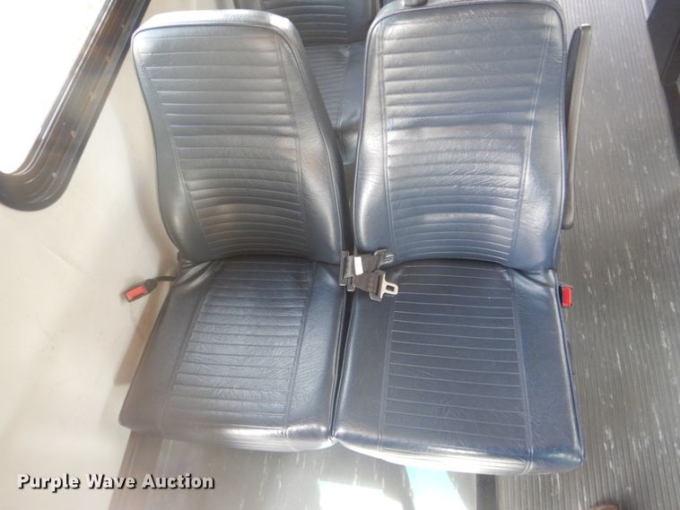 image for item FF9172 2006 Ford Econoline E450 shuttle bus