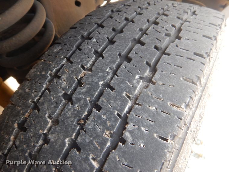 image for item FF9172 2006 Ford Econoline E450 shuttle bus