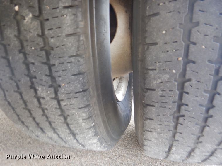 image for item FF9172 2006 Ford Econoline E450 shuttle bus