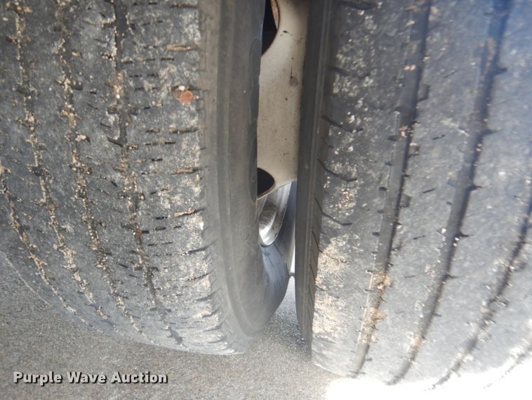 image for item FF9172 2006 Ford Econoline E450 shuttle bus