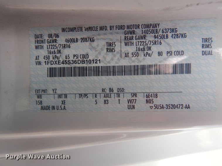 image for item FF9172 2006 Ford Econoline E450 shuttle bus