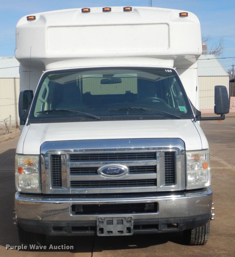 image for item FF9173 2009 Ford Econoline E450 shuttle bus