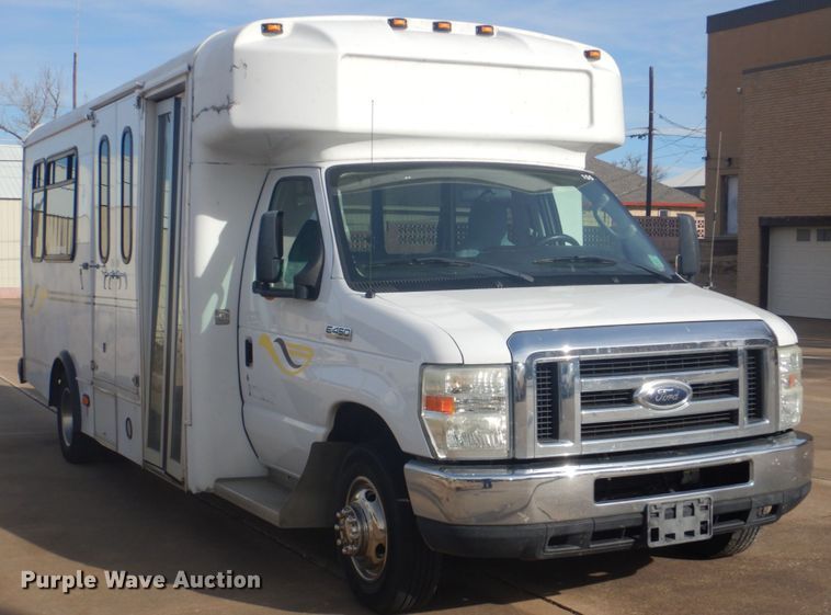 image for item FF9173 2009 Ford Econoline E450 shuttle bus