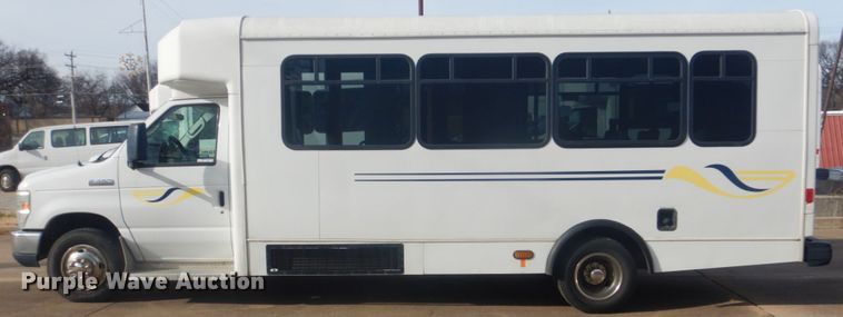 image for item FF9173 2009 Ford Econoline E450 shuttle bus
