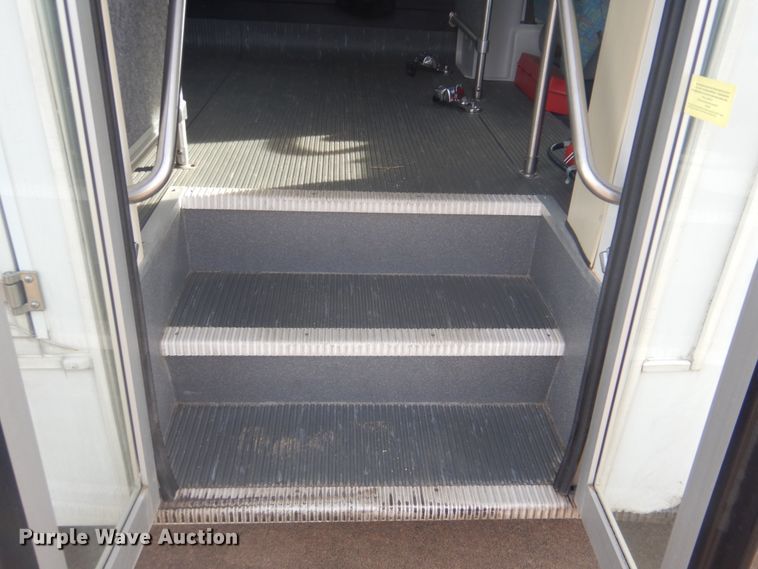 image for item FF9173 2009 Ford Econoline E450 shuttle bus