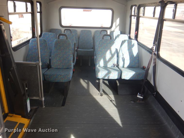 image for item FF9173 2009 Ford Econoline E450 shuttle bus