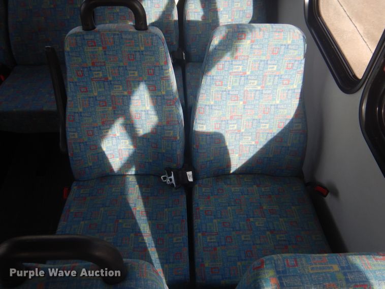 image for item FF9173 2009 Ford Econoline E450 shuttle bus