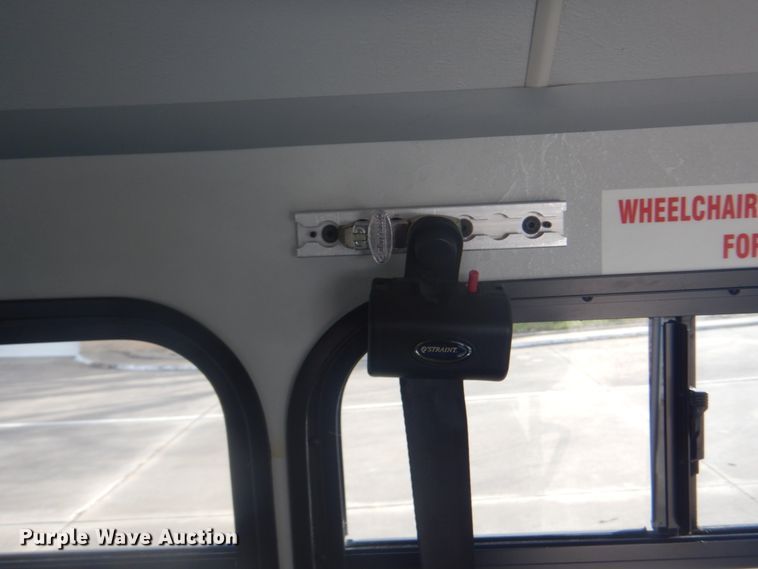 image for item FF9173 2009 Ford Econoline E450 shuttle bus