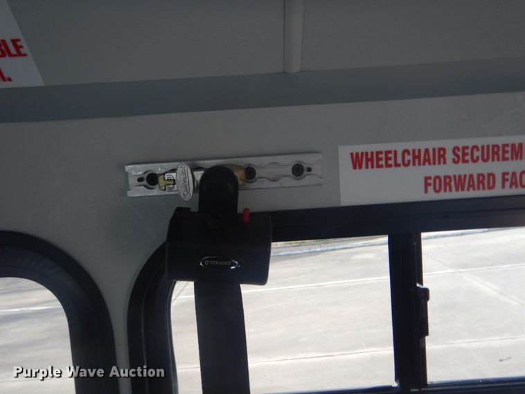 image for item FF9173 2009 Ford Econoline E450 shuttle bus