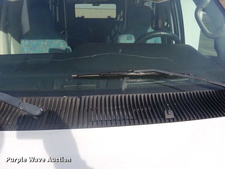 image for item FF9173 2009 Ford Econoline E450 shuttle bus