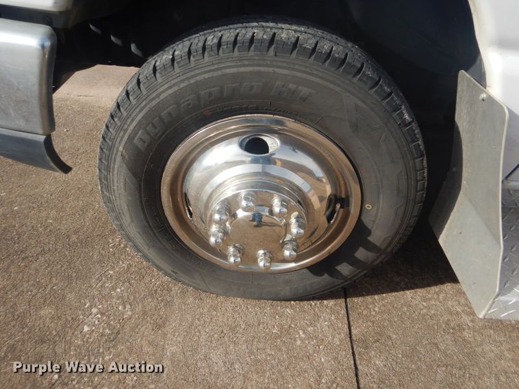 image for item FF9173 2009 Ford Econoline E450 shuttle bus