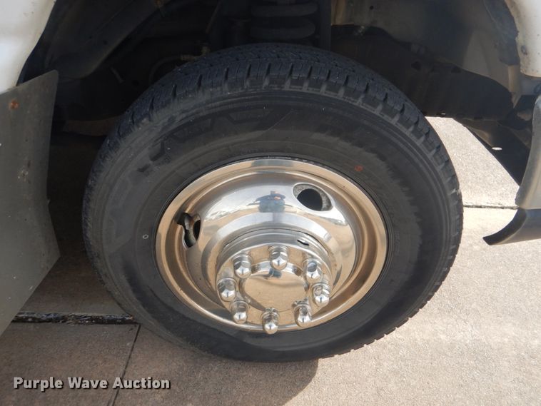 image for item FF9173 2009 Ford Econoline E450 shuttle bus