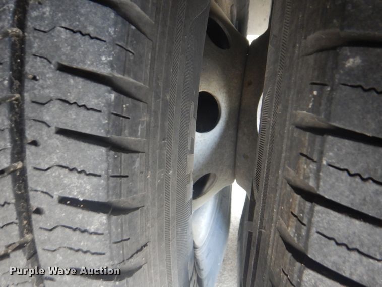 image for item FF9173 2009 Ford Econoline E450 shuttle bus