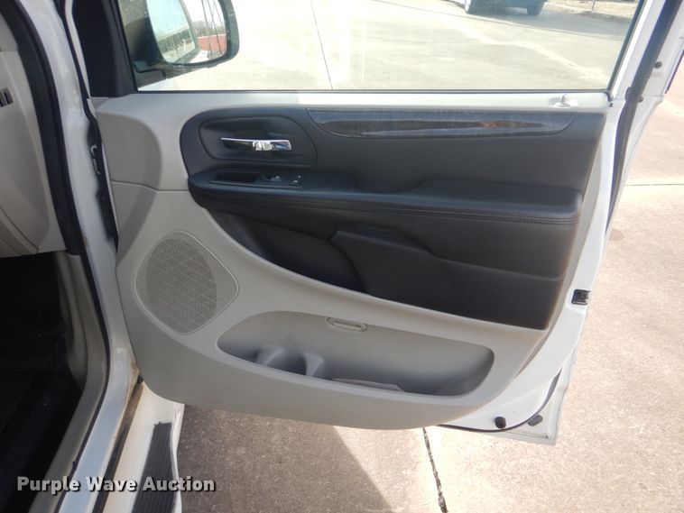 image for item FF9177 2011 Dodge Grand Caravan handicap accessible van