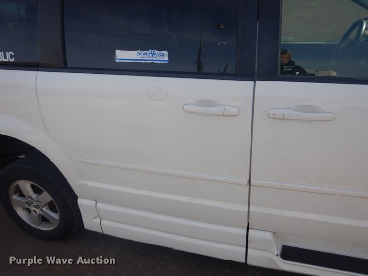 image for item FF9177 2011 Dodge Grand Caravan handicap accessible van