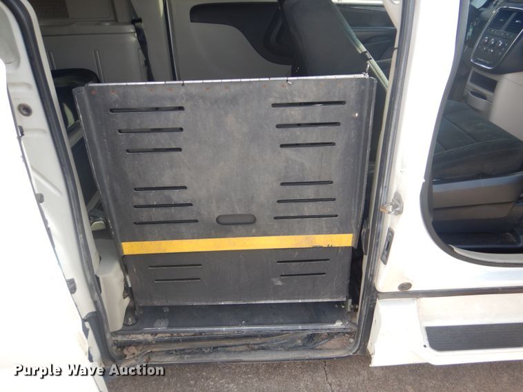 image for item FF9177 2011 Dodge Grand Caravan handicap accessible van