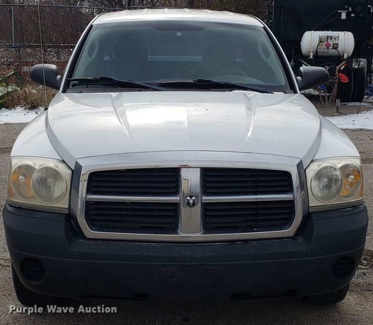 image for item FW9543 2005 Dodge Dakota Club Cab pickup truck