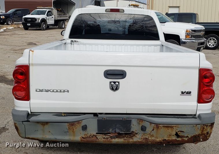 image for item FW9543 2005 Dodge Dakota Club Cab pickup truck