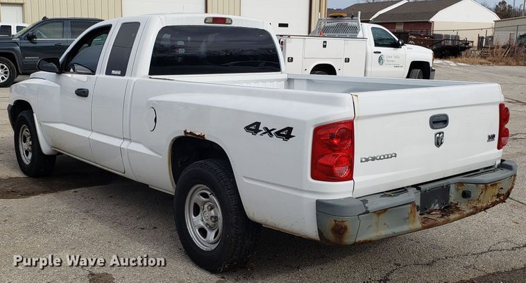 image for item FW9543 2005 Dodge Dakota Club Cab pickup truck