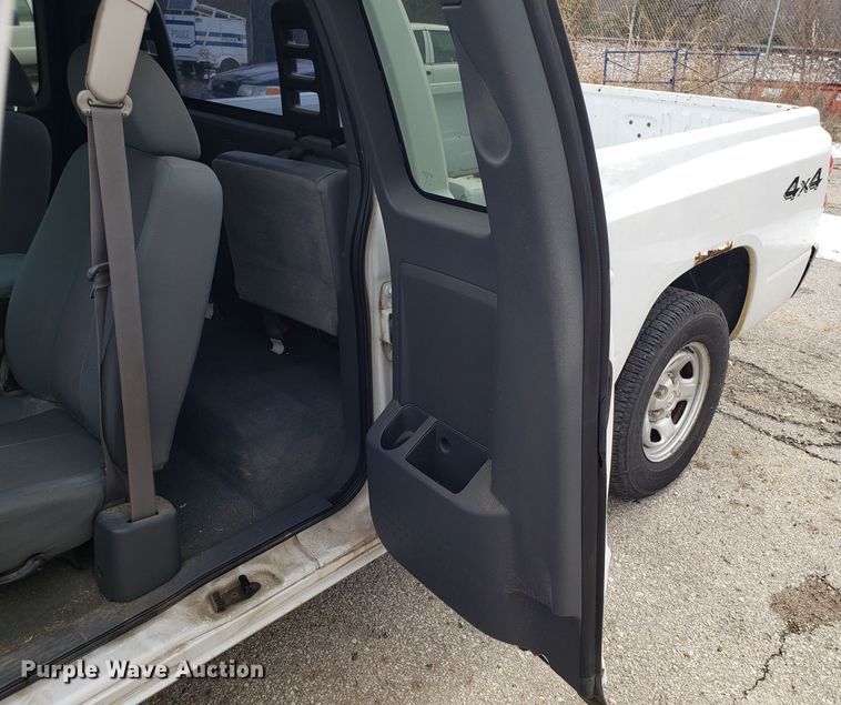 image for item FW9543 2005 Dodge Dakota Club Cab pickup truck