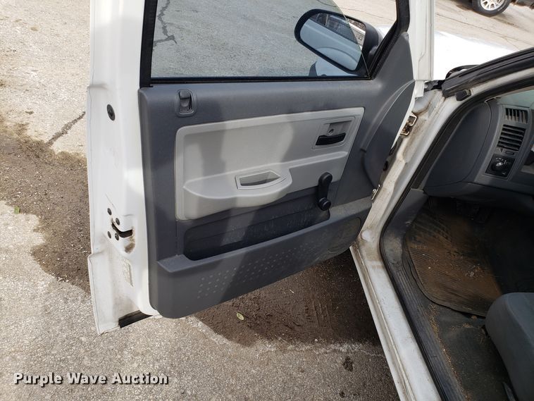 image for item FW9543 2005 Dodge Dakota Club Cab pickup truck