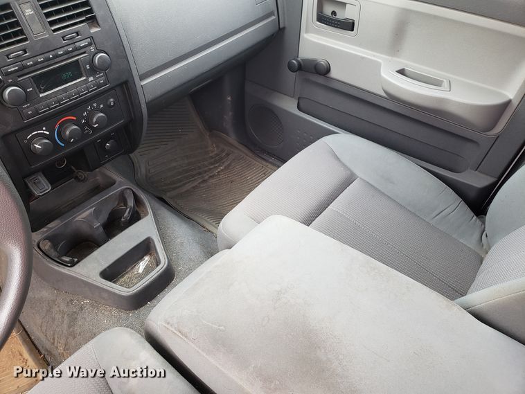 image for item FW9543 2005 Dodge Dakota Club Cab pickup truck