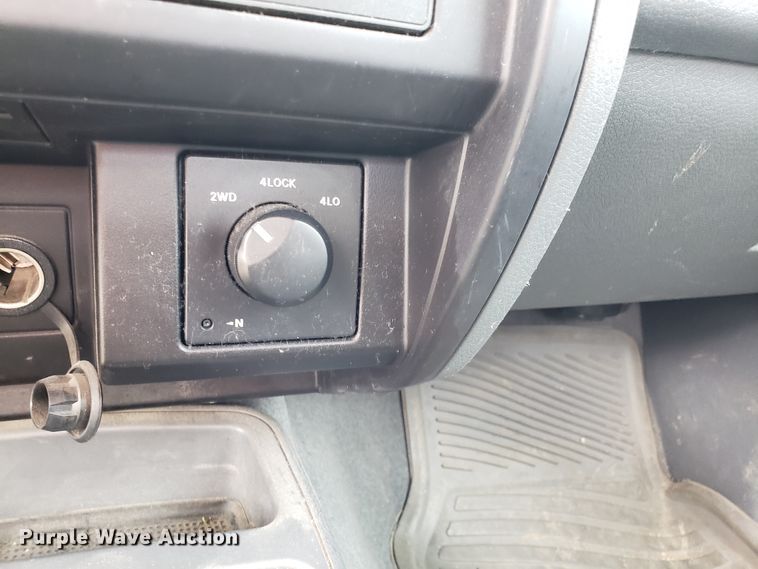 image for item FW9543 2005 Dodge Dakota Club Cab pickup truck