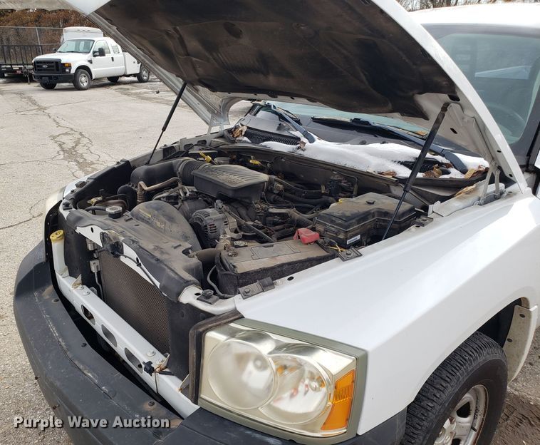 image for item FW9543 2005 Dodge Dakota Club Cab pickup truck