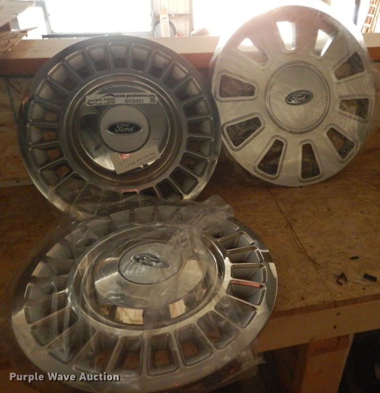 (3) Ford hub caps in Union , MO Item GC9421 sold Purple Wave