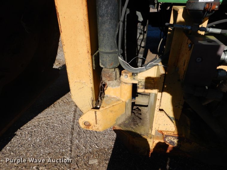 image for item GC9432 2004 John Deere 6615 tractor