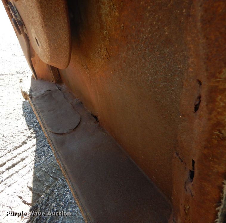 image for item GC9432 2004 John Deere 6615 tractor