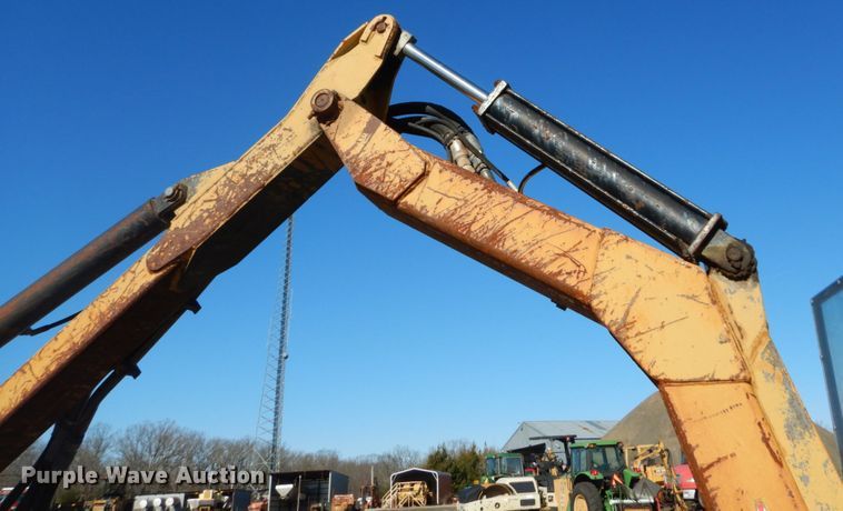 image for item GC9432 2004 John Deere 6615 tractor