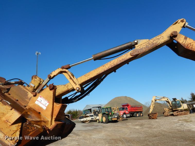 image for item GC9432 2004 John Deere 6615 tractor