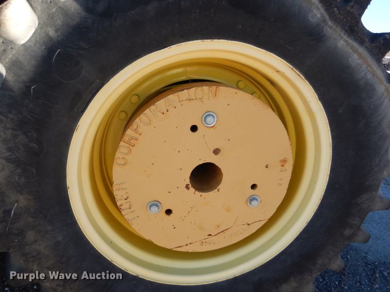 image for item GC9432 2004 John Deere 6615 tractor