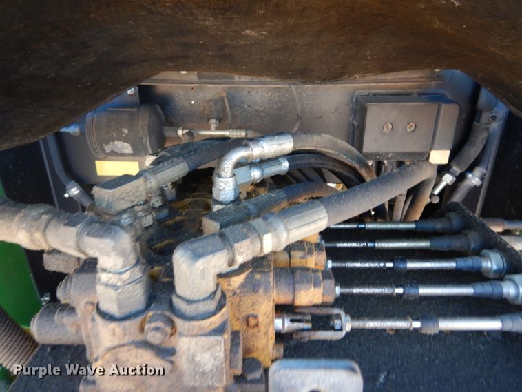 image for item GC9432 2004 John Deere 6615 tractor