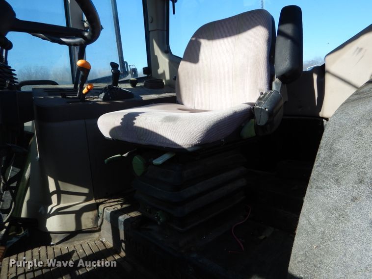 image for item GC9432 2004 John Deere 6615 tractor