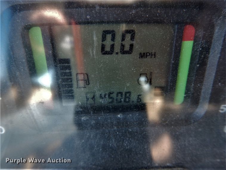 image for item GC9432 2004 John Deere 6615 tractor