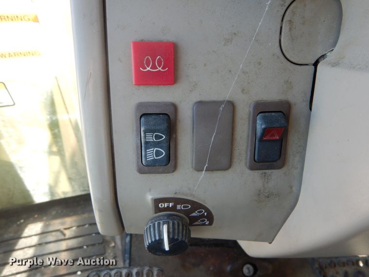 image for item GC9432 2004 John Deere 6615 tractor