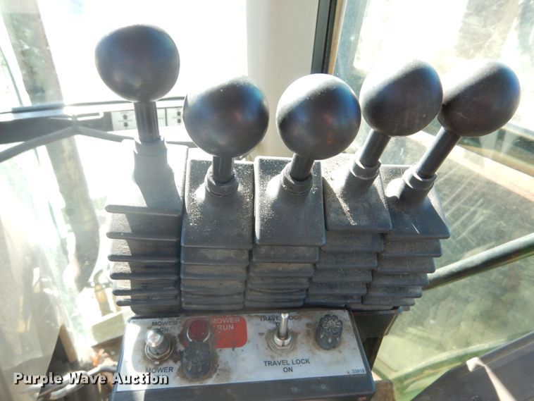 image for item GC9432 2004 John Deere 6615 tractor