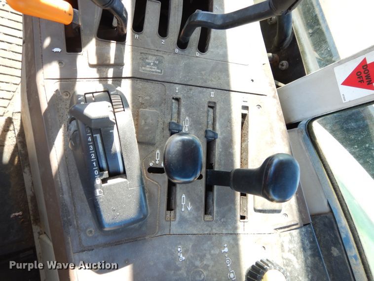 image for item GC9432 2004 John Deere 6615 tractor