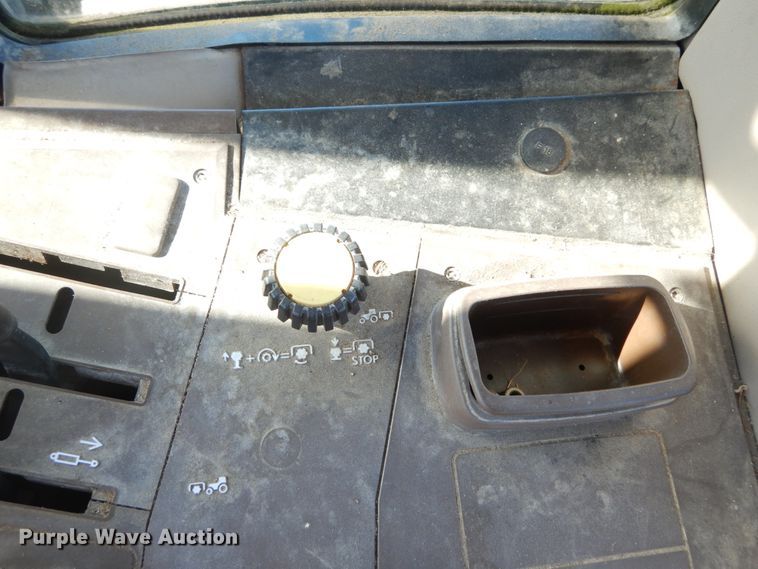 image for item GC9432 2004 John Deere 6615 tractor