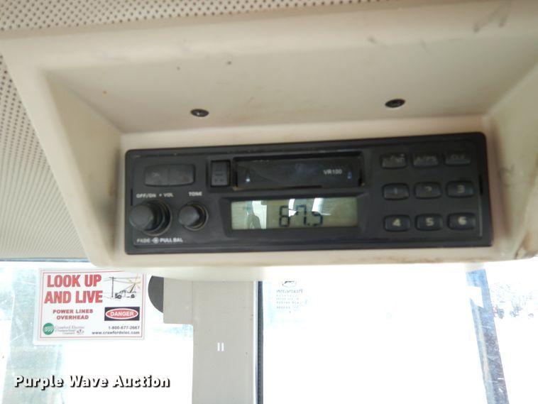 image for item GC9432 2004 John Deere 6615 tractor