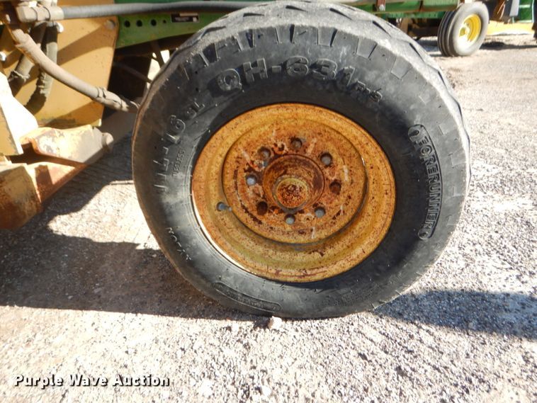 image for item GC9432 2004 John Deere 6615 tractor